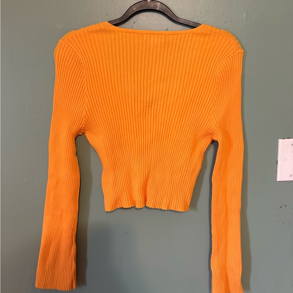Yellow V-Neck Ribbed Knit Top - Picture 3 of 5